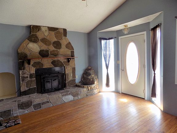 2nd image of 2180 Riverview Dr