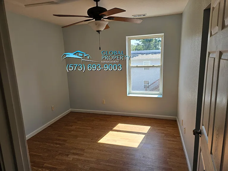 Lakefront Apartments — Photo 89