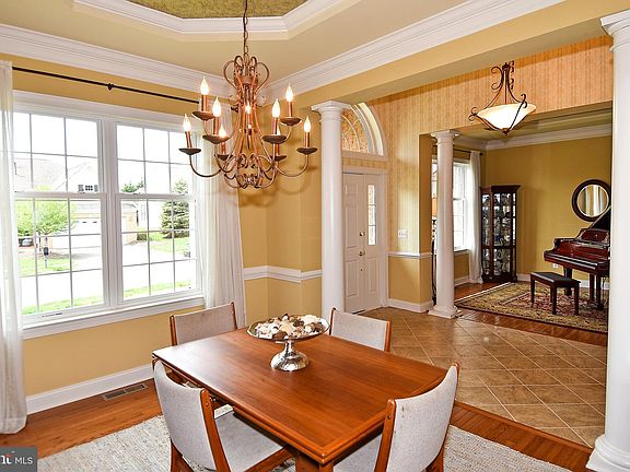3rd image of 15683 Alderbrook Dr