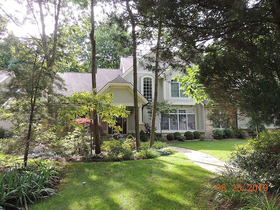1st image of 584 Old Macatawa Ct