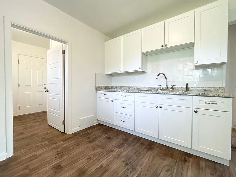 307 N 100 W — Photo 8