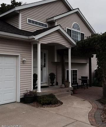 2nd image of 728 Sunset Hills Dr