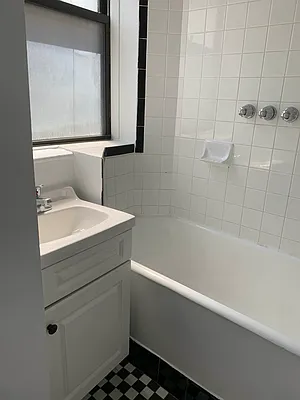 Rented by M.Grossman R.E. Management | media 12