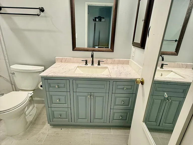 Bathroom 2: Master bedroom
