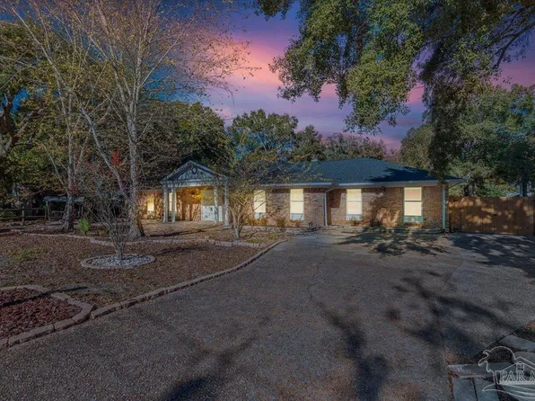 4740 Woodcliff Dr, Pensacola, FL 32504