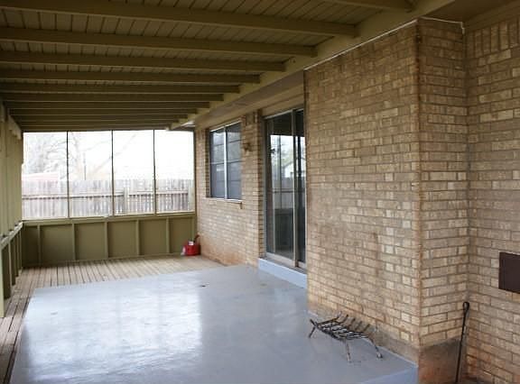 3rd image of 2110 Meadowbrook Dr