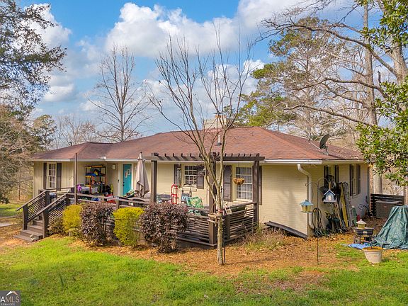 3rd image of 136 Frazier Hill Rd