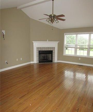 5th image of 621 Hillview Dr