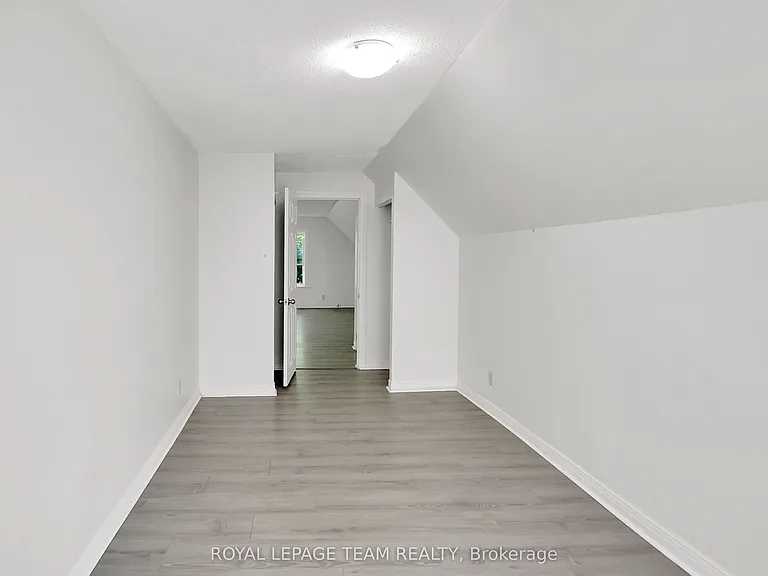 4 Eccles St #5 — Photo 28