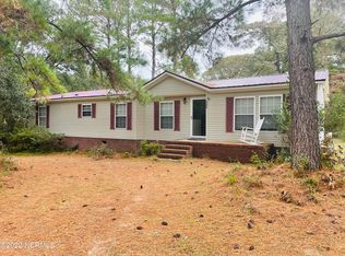 525 Groves Point Dr, Hampstead, NC 28443