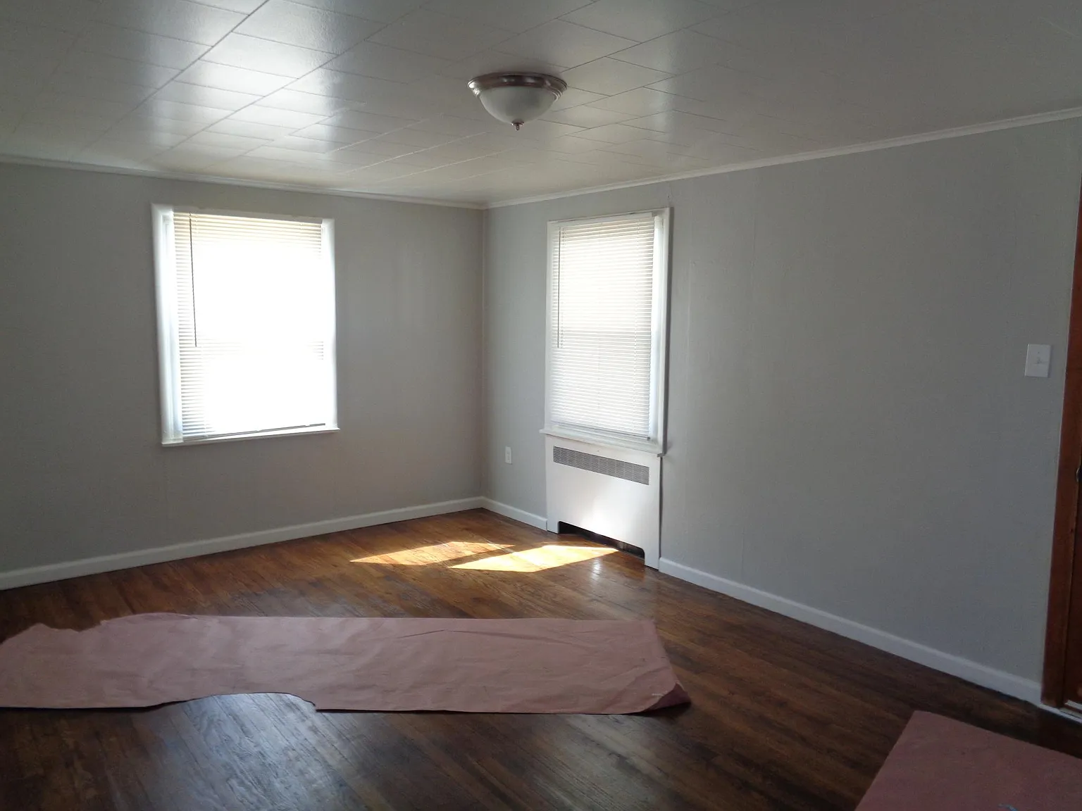 548 Thompson Ave photo 1