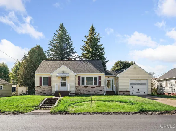 653 Cedar St, Ishpeming, MI 49849