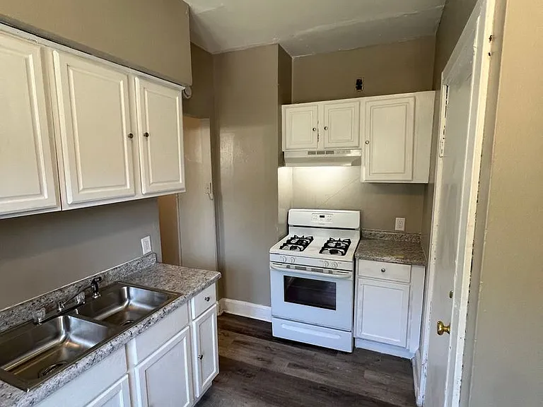 502-504 N 32nd St. (4 Unit) (Ace Property) — Photo 6
