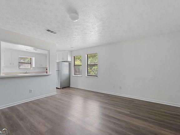 5th image of 233 Tanglewood Dr #B