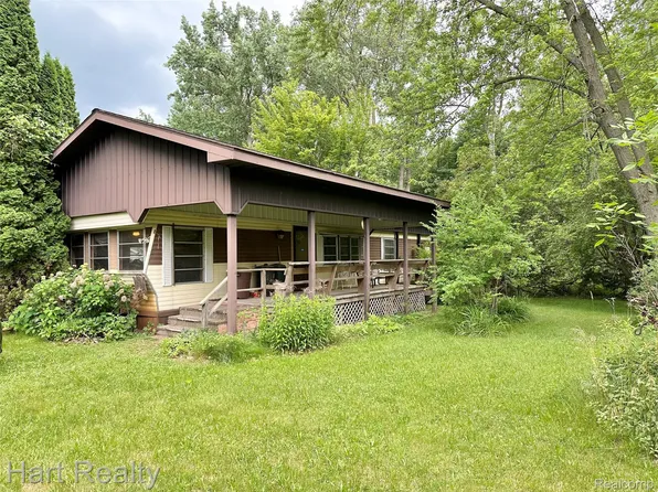 4833 Cottick Dr, Caseville, MI 48725