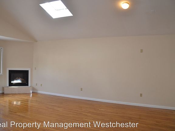 2nd image of 118 Pelhamdale Ave