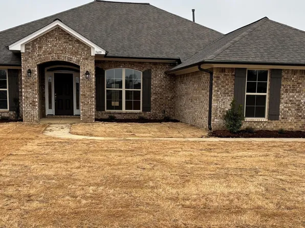 7609 Mary McCoy Dr, Horn Lake, MS 38637