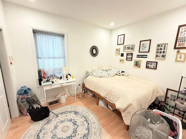 1330 W Roscoe St #1 — Photo 11
