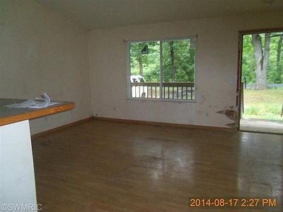 4th image of 8691 Huron Dr