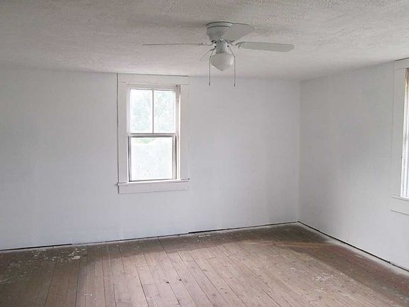 4th image of 1390 Hall St