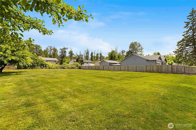 4th image of 428 4th Avenue SE