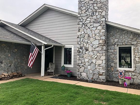 2nd image of 3642 Lakeshore Dr