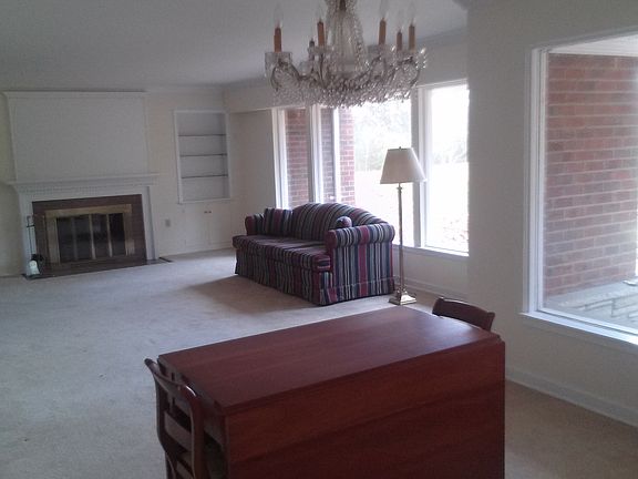 4th image of 4545 Preston Dr