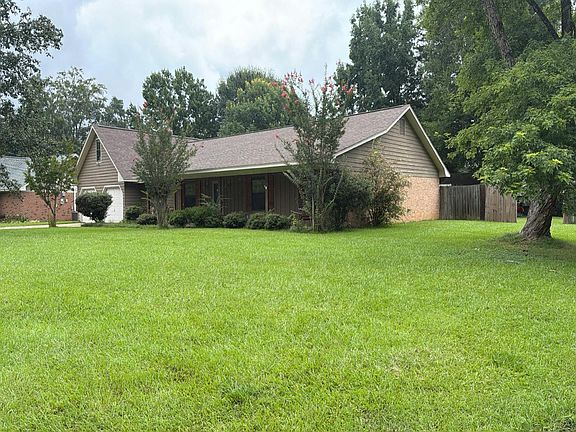 2nd image of 290 Lakeover Dr W