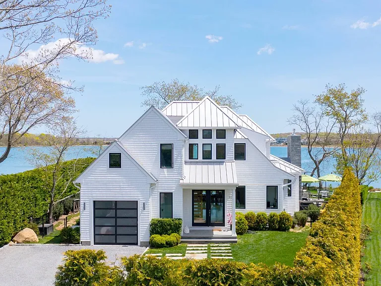 82 Harbor Dr — Photo 2