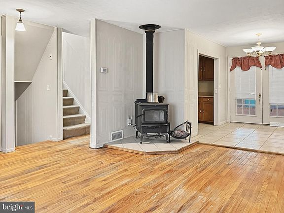 2nd image of 517 Darley Rd