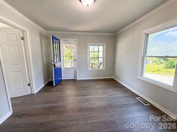 3rd image of 123 Farmview St