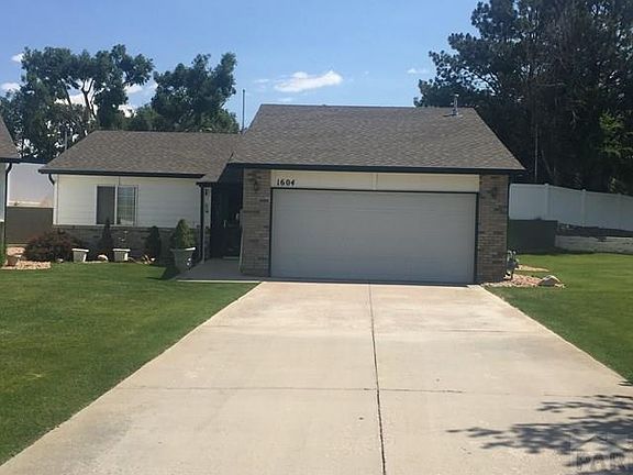 2nd image of 1604 Horseshoe Pl