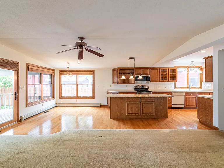2406 Wood St — Photo 9