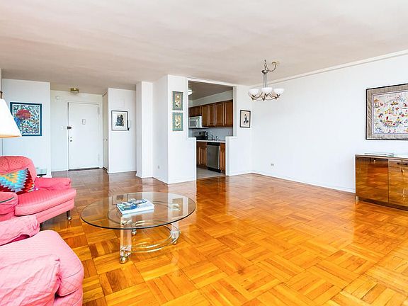 4th image of 3935 Blackstone Ave APT 11E
