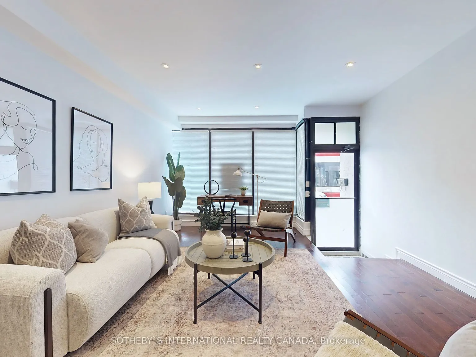 4 bed, $5,300 — Photo 1
