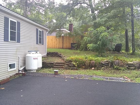 Parking are and side yard