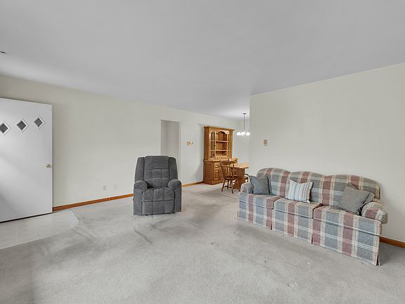 5th image of 215 N State St