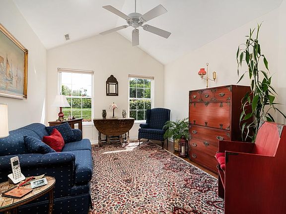 5th image of 1052 Feltham Ln