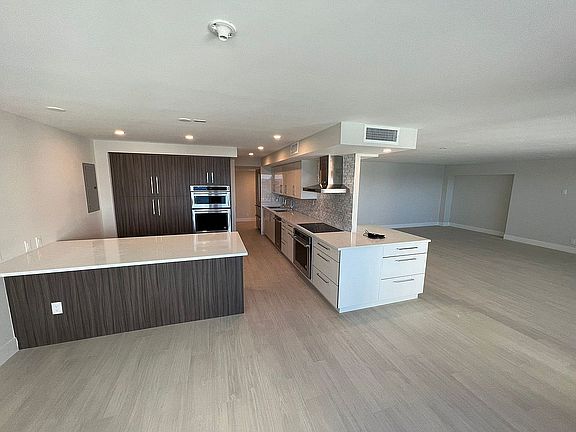 3rd image of 3900 Galt Ocean Dr APT 906