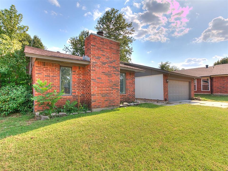 1st image of 8208 N Crestline Ct