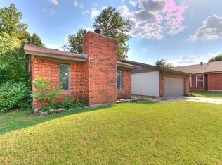 8208 N Crestline Ct, Oklahoma City, OK 73132