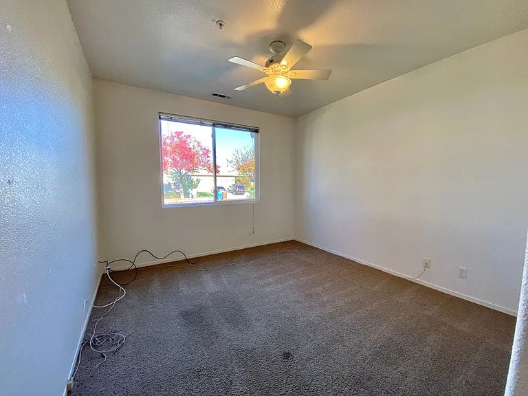 Devonshire Drive, 2141-2143 — Photo 13