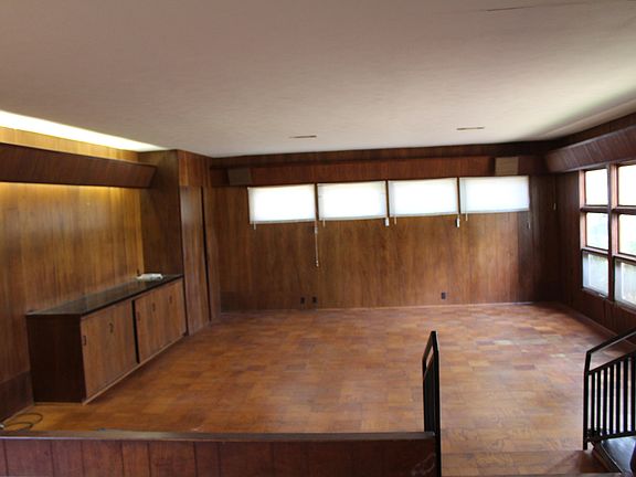 4th image of 906 High School Dr