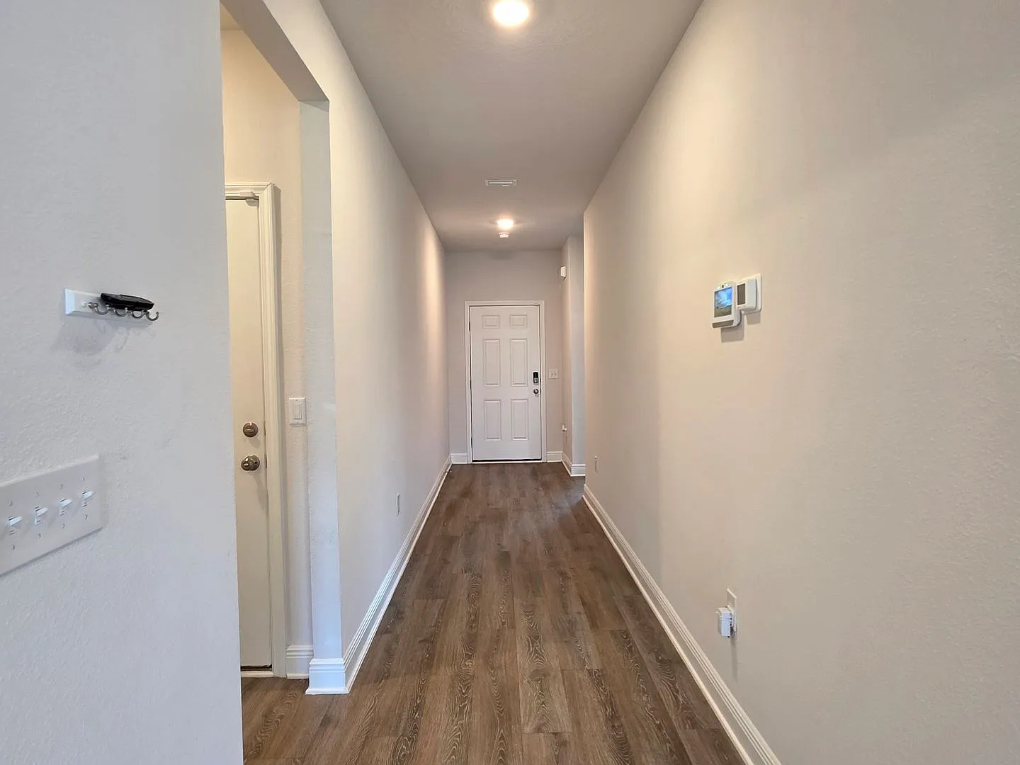 Beautiful 3BR/2BA in Gated Community with a Community Pool! — Photo 2