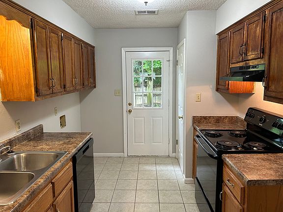 4th image of 2900 Brachton Cv W