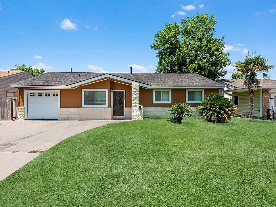 1st image of 10319 Dunvegan Way