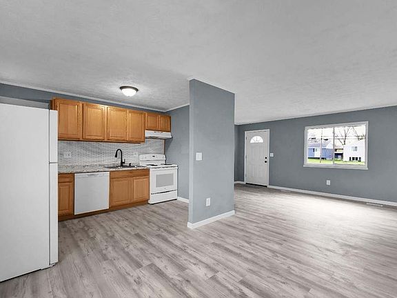 5th image of 1034 W Kemper Rd
