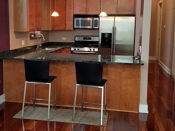 4th image of 902 N Elston Ave APT 1