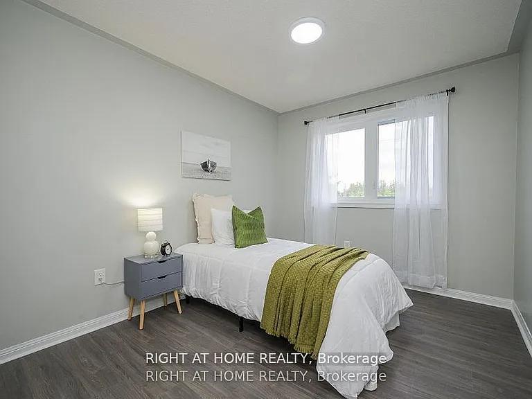 1724 Samuelson Cir — Photo 23