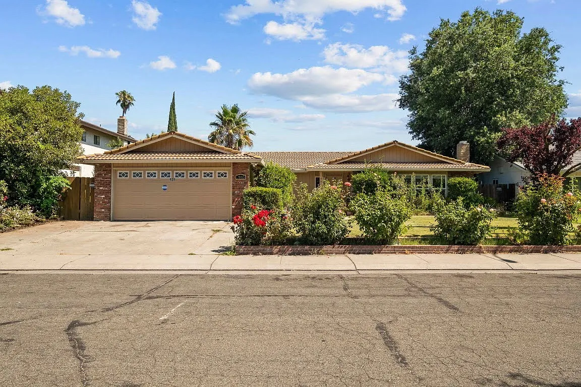 4 bed, 1904 sqft, $3,000 — Photo 1